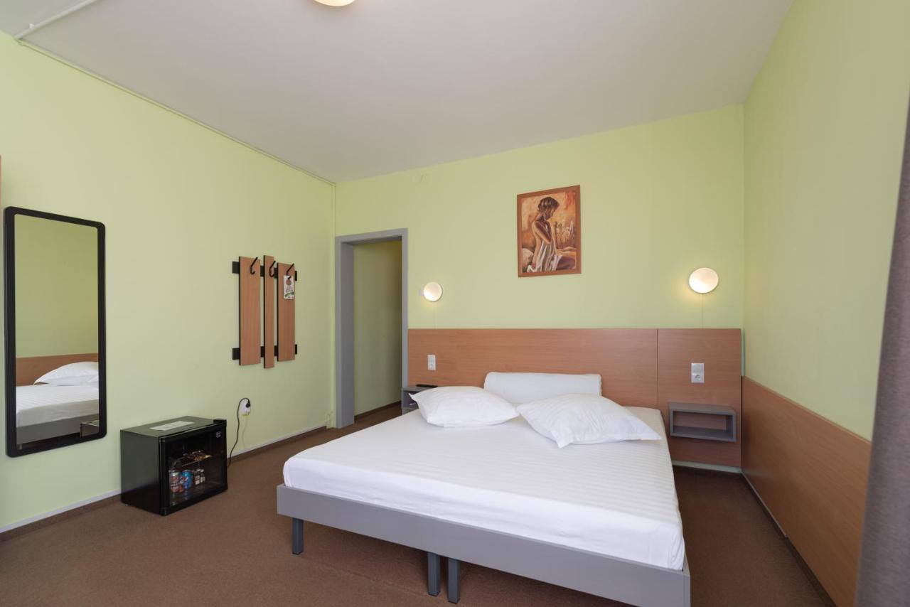 Hôtel Vila Rosa 2 à Cluj-Napoca Extérieur photo