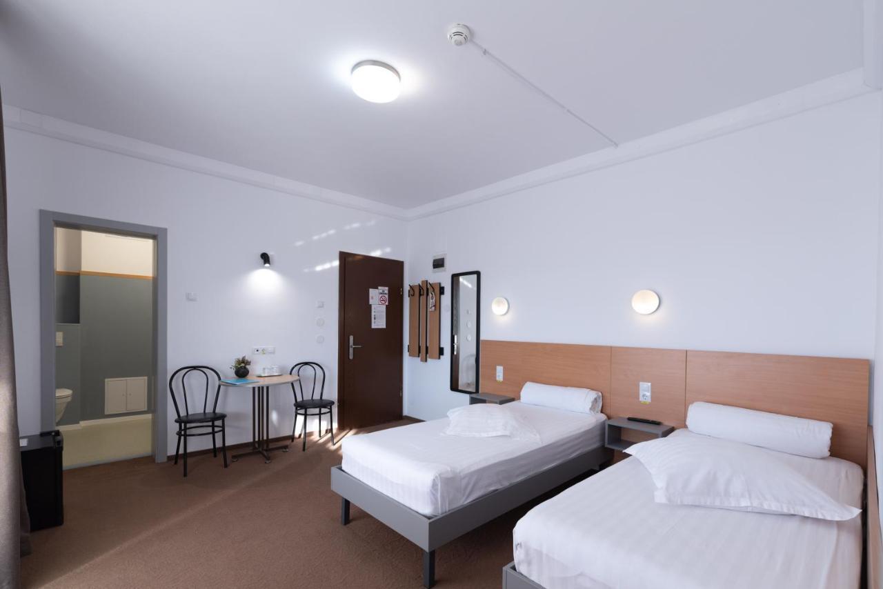 Hôtel Vila Rosa 2 à Cluj-Napoca Extérieur photo