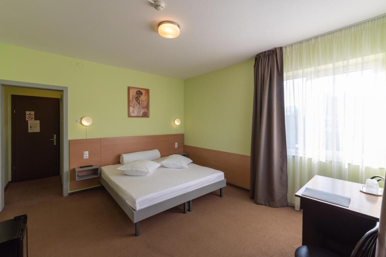 Hôtel Vila Rosa 2 à Cluj-Napoca Extérieur photo